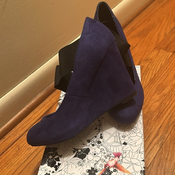 Dark Blue Suede Wedges Size 6.5 - Picture 3 of 4